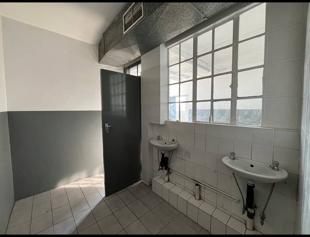 200M² WAREHOUSE TO LET IN SEBENZA